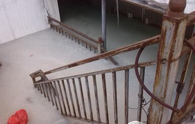 牡丹江尚品鸿城小区两幢楼地下室成“水潭”