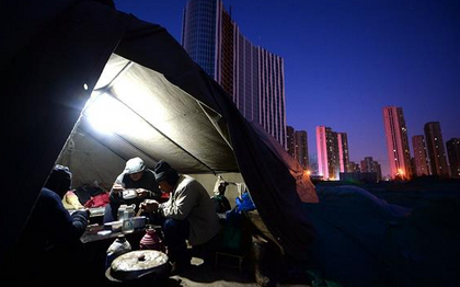 济南：城市建设先遣队 三九天夜宿街头