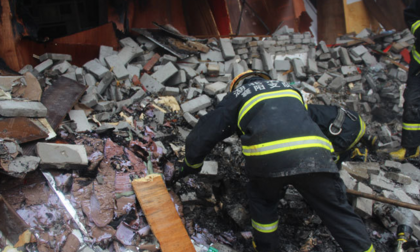 襄阳私人家具作坊起火爆炸 致一人死亡两人受伤