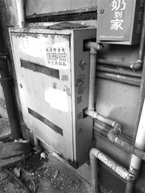 宁波一些老小区车棚出租住人 用气用电隐患重重