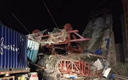 龙岩在建施工高架桥发生坍塌 2拖挂车被埋7人获救
