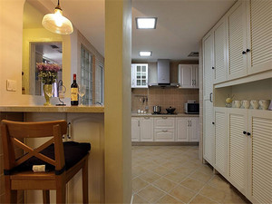 现代简约两居室厨房吧台装修效果图
